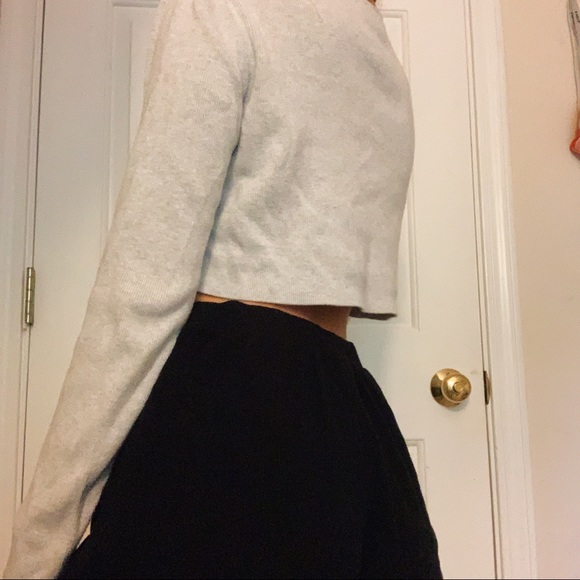 SOLD🚫 Brandy Melville Grey Athelia Crop Top - Picture 3 of 6